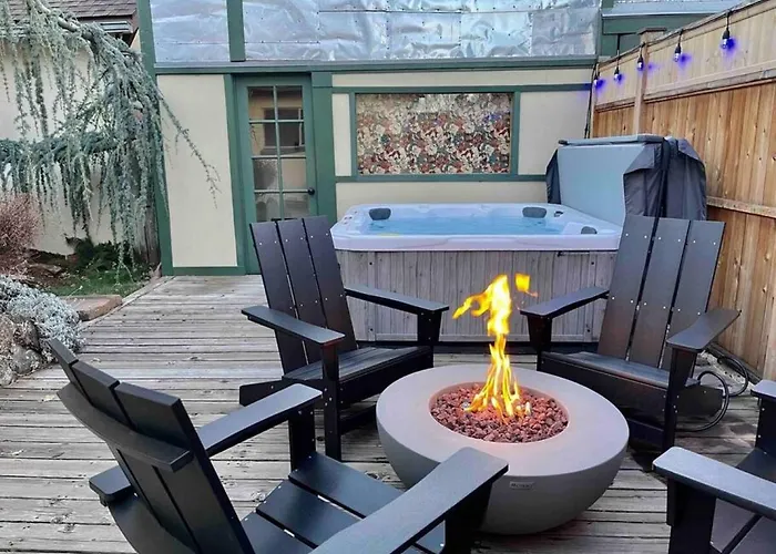 Casa vacanze Stylish And Cozy Downtown 2 Bedroom Unit With Hot Tub *