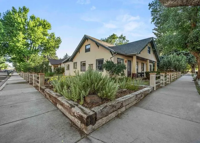 Casa vacanze Stylish And Cozy Downtown 2 Bedroom Unit With Hot Tub