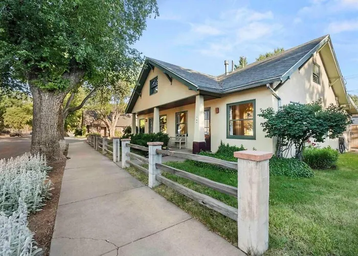 Casa vacanze Stylish And Cozy Downtown 2 Bedroom Unit With Hot Tub *