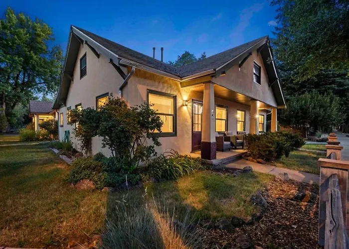 Casa vacanze Stylish And Cozy Downtown 2 Bedroom Unit With Hot Tub *