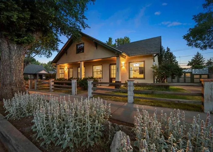 Casa vacanze Stylish And Cozy Downtown 2 Bedroom Unit With Hot Tub *