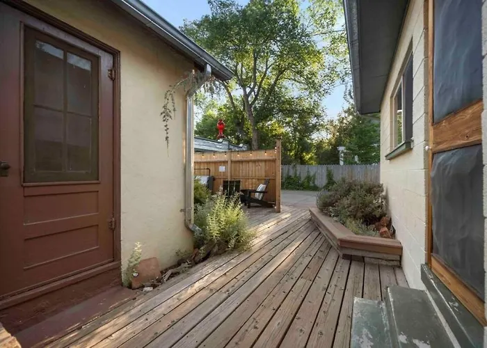 Stylish And Cozy Downtown 2 Bedroom Unit With Hot Tub *