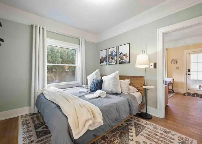 Casa vacanze Stylish And Cozy Downtown 2 Bedroom Unit With Hot Tub *