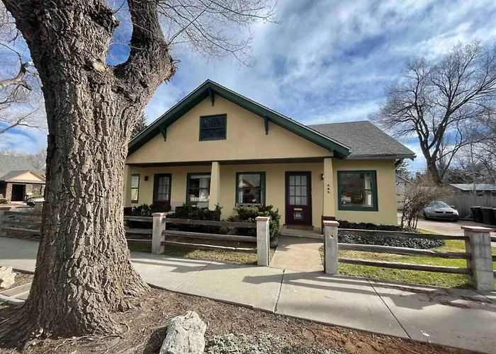 Casa vacanze Stylish And Cozy Downtown 2 Bedroom Unit With Hot Tub