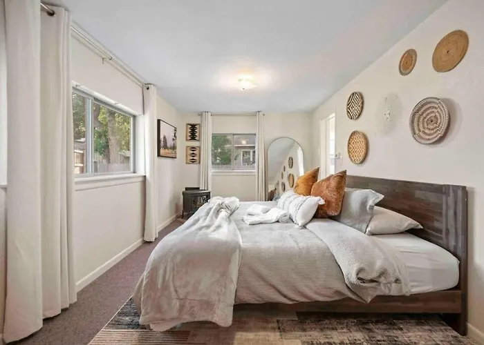 Stylish And Cozy Downtown 2 Bedroom Unit With Hot Tub * Flagstaff