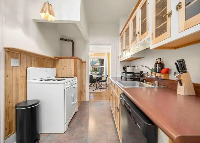 Casa vacanze Stylish And Cozy Downtown 2 Bedroom Unit With Hot Tub