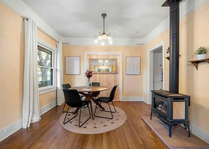 Stylish And Cozy Downtown 2 Bedroom Unit With Hot Tub * Flagstaff
