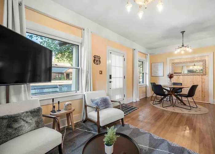 Stylish And Cozy Downtown 2 Bedroom Unit With Hot Tub Casa vacanze