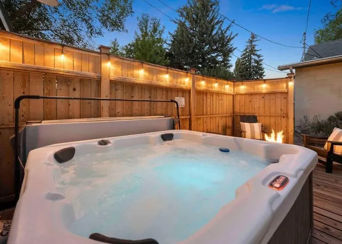 Stylish And Cozy Downtown 2 Bedroom Unit With Hot Tub Casa vacanze Flagstaff